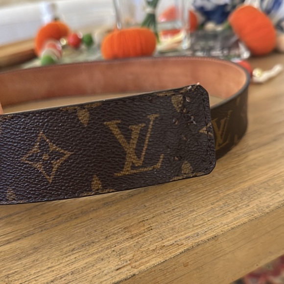 Authentic Loui Vuitton Initiales Leather brown belt . 106 cm - Picture 4 of 8